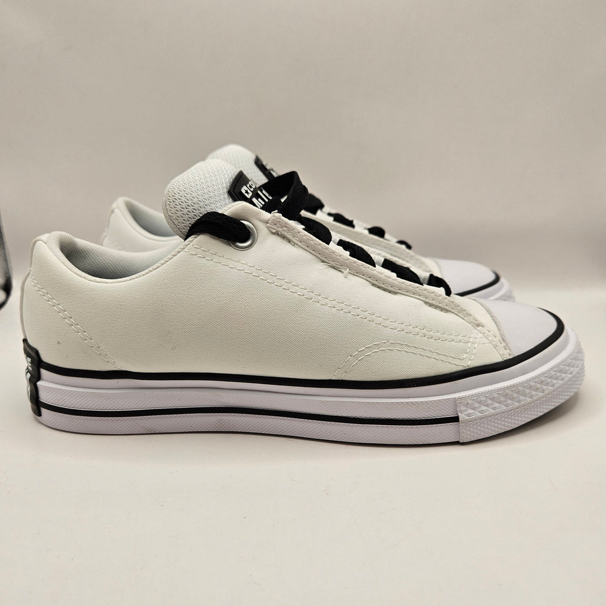CONVERSE WOMEN'S 8 CHUCK TAYLOR ALLSTAR PUFF FAT TOUGUE LO WHITE A14722C
