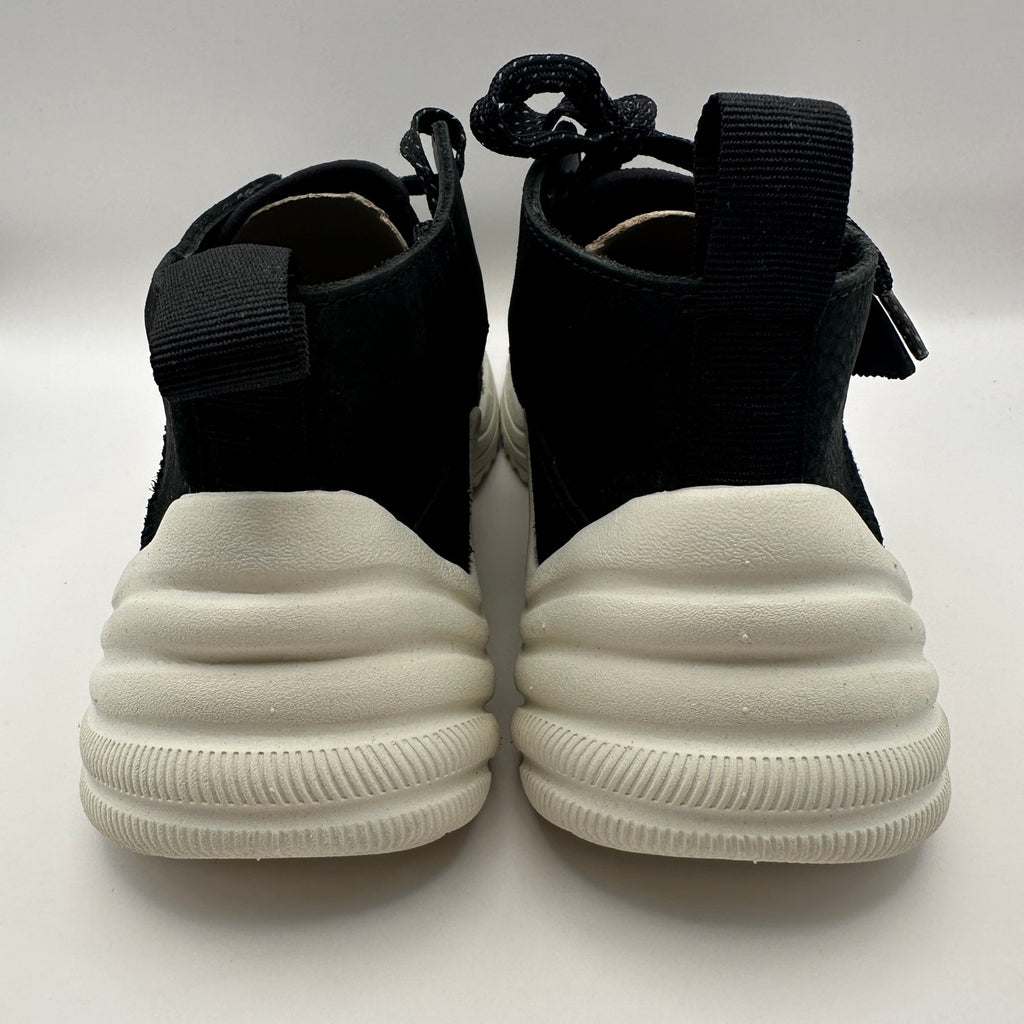 CLARKS Women's 8.5 Trigenic REV2 Black/White Original Classic