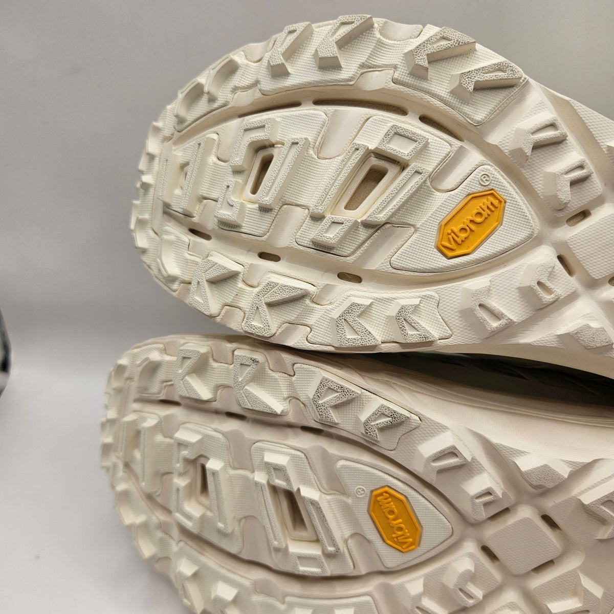 HOKA ONE MEN'S 10.5 MAFATE THREE2 GRID TRUFFLE SALT VIBRAM NWOB 1173332-TLT NWOB