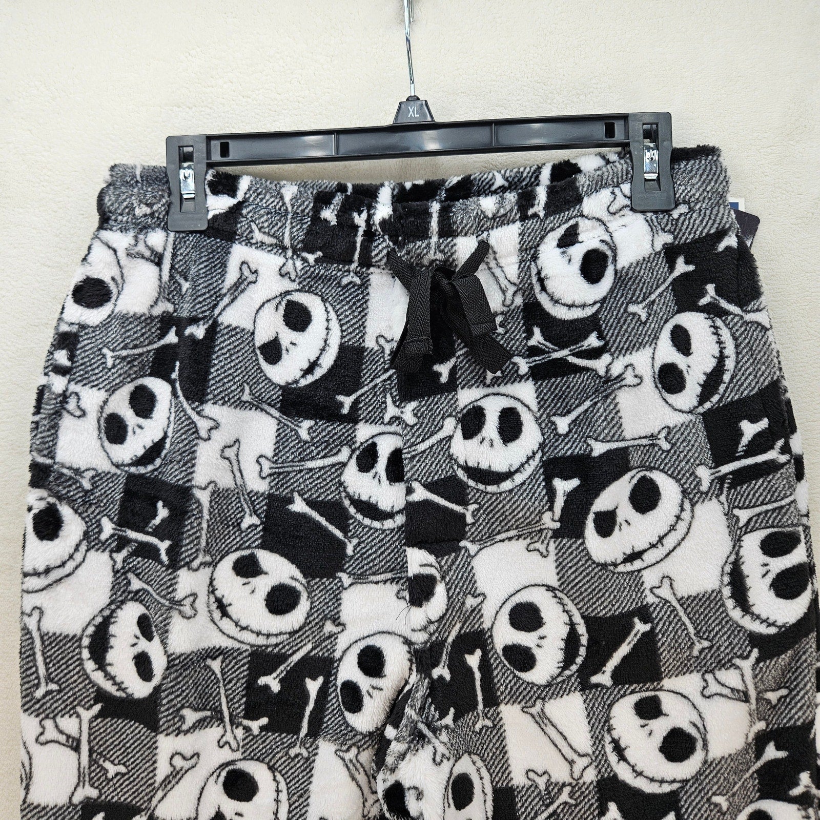 THE NIGHTMARE BEFORE CHRISTMAS MEDIUM BLACK WHITE PLAID PAJAMA PANTS NWOT