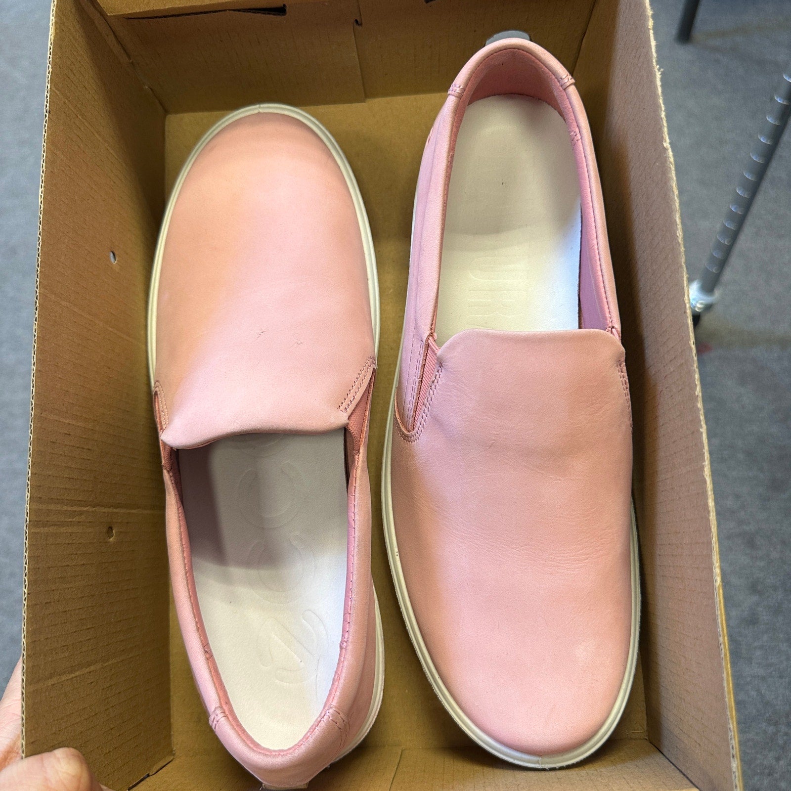 ECCO WOMEN'S 40 SOFT 60 PINK WHITE SLIP ON NIB 21925302363 NO LID