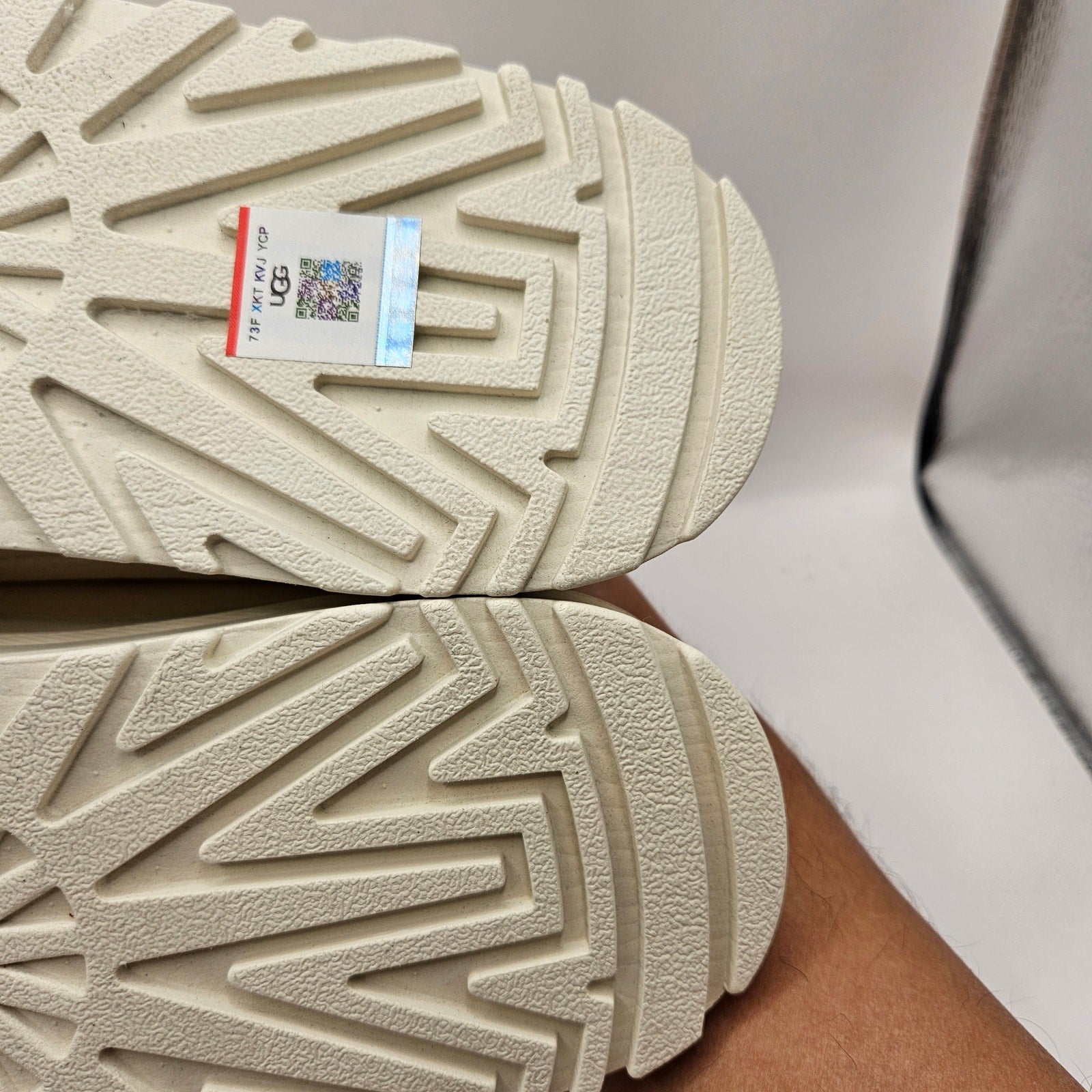 UGG WOMEN'S 11 GOLDENGLOW PLATFORM SLIDES SANDALS IN SAND NWOB 1167430