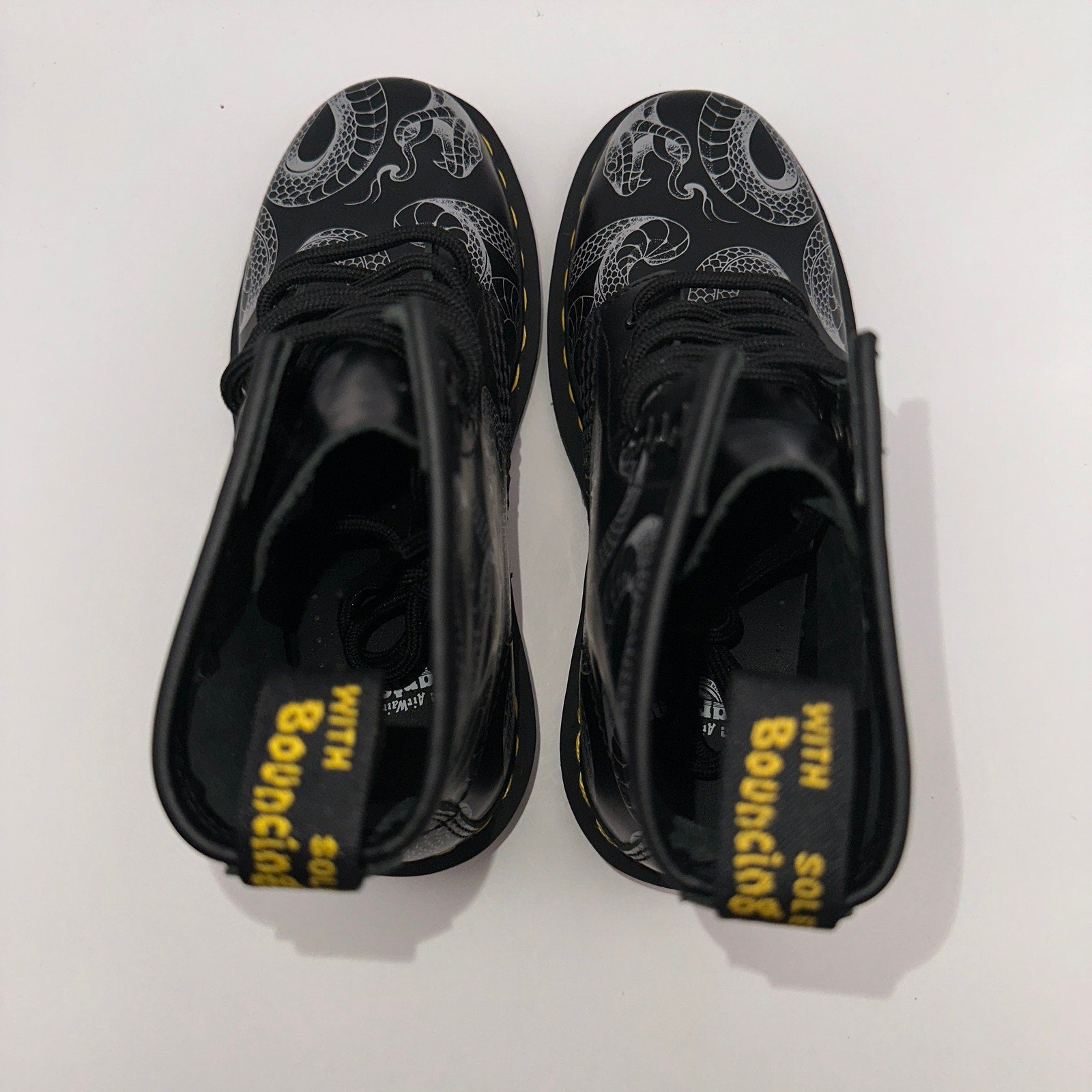 Dr. Martens 1460 Men' Size 4 Women's Size 5 Serpent Print Leather Lace Boots