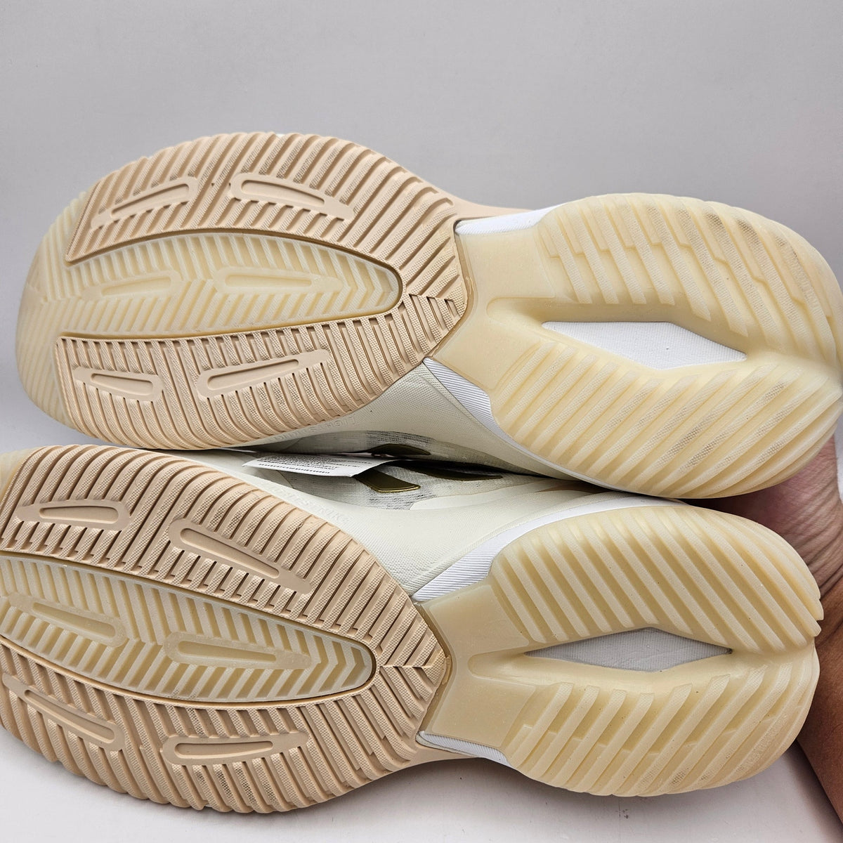 ADIDAS CRAZYFLIGHT 6 WOMEN'S 9.5 INDOOR VOLLEYBALL SHOES WHT GOLD HP7026 NWOB