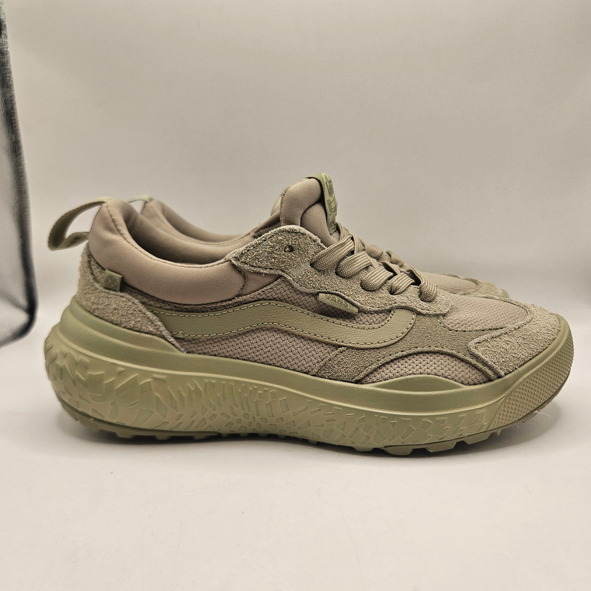 VANS WOMEN'S 8.5 ULTRARANGE NEO VR3 WAVE OLIVE NWOB GYM SHOES