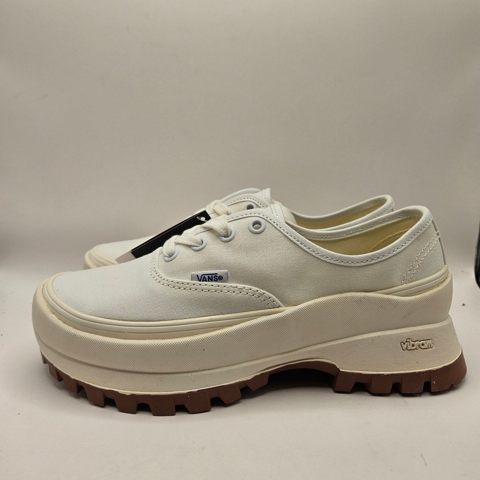 VANS WOMEN'S 8 AUTHENTIC VIBRAM SOLE TRUE WHITE LOW TOP NWOB
