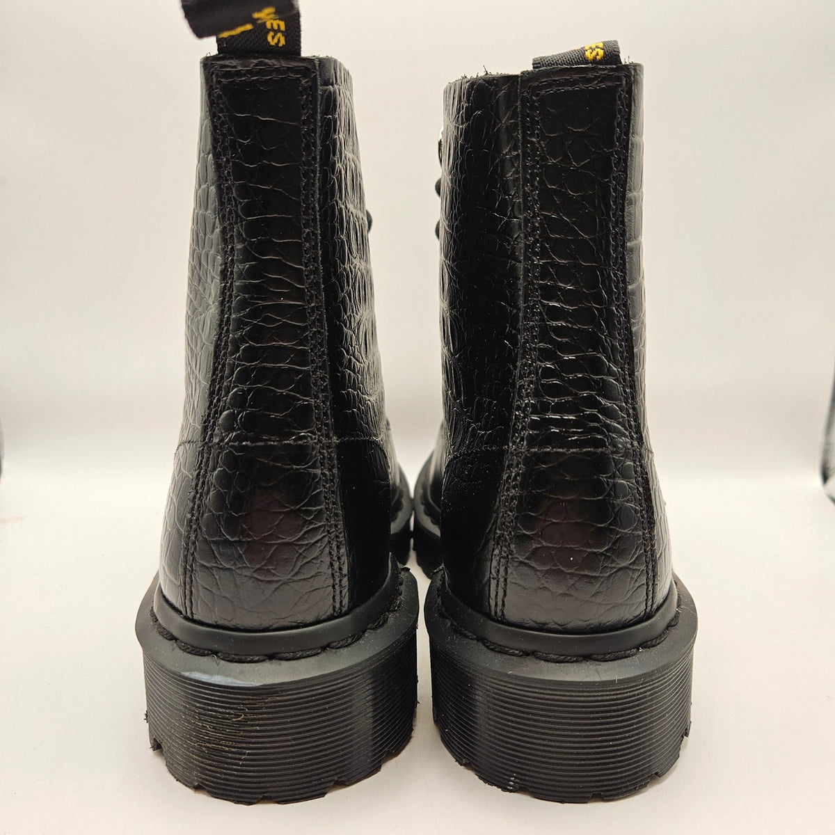 DR MARTENS WOMEN'S 5 CROCODILE TEXTURED 1460 PASCAL STEEL TOE BLACK BOOT
