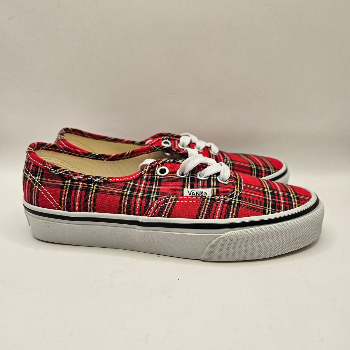 VANS WOMEN'S 6 AUTHENTIC RED PLAID LOW TOP CANVAS SNEAKER NWOB