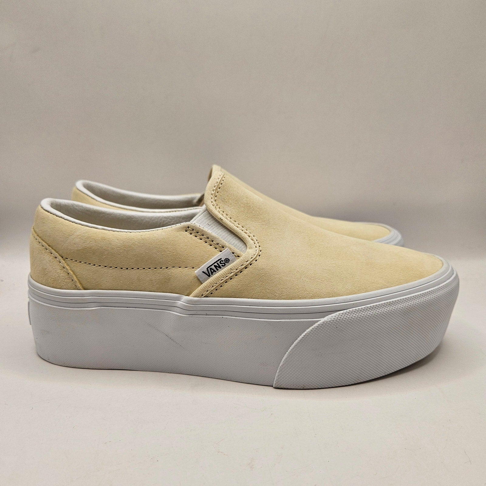 VANS WOMEN'S 6.5 SLIP ON PLATFORM PALE YELLOW SUEDE LO TOP SNEAKER NWOB