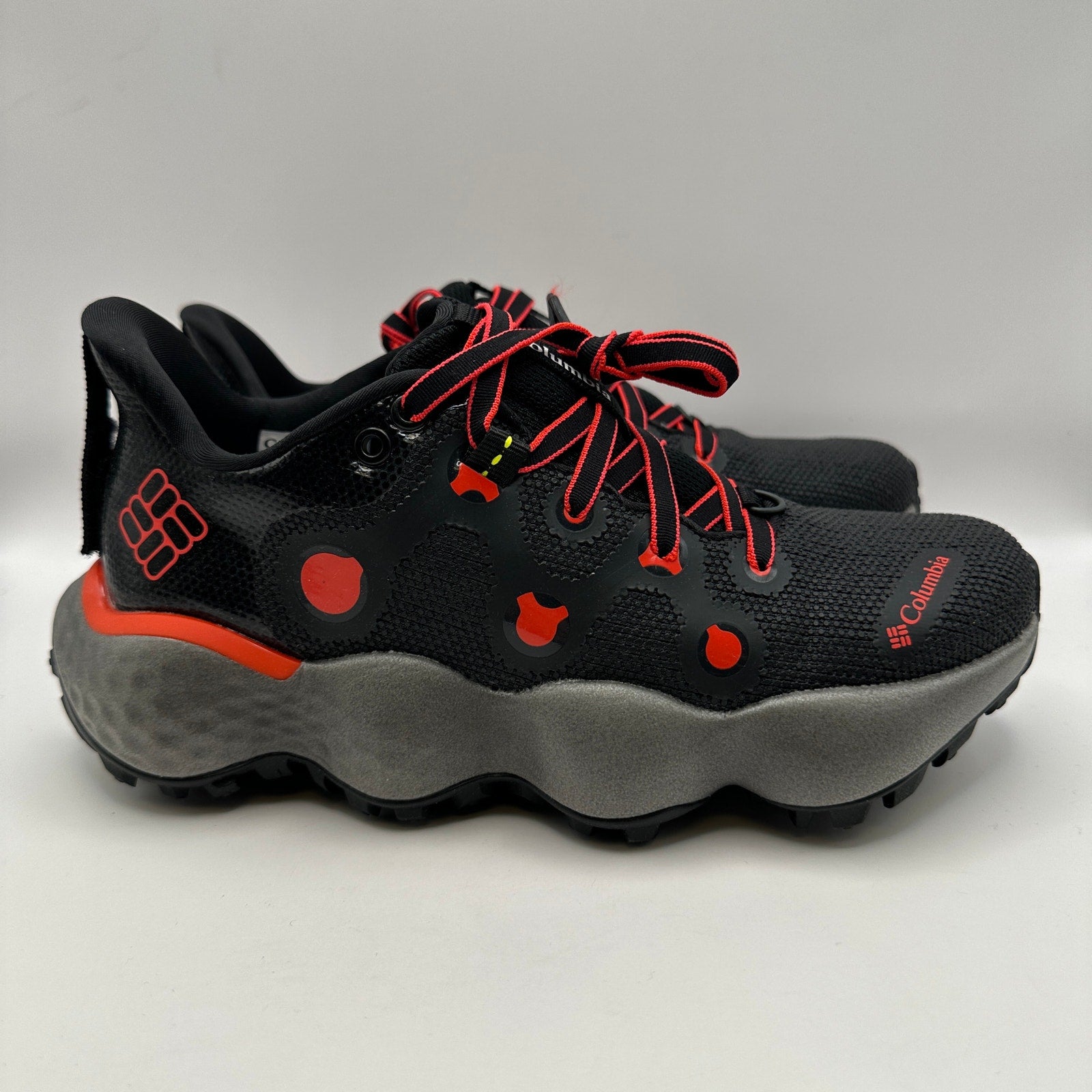 COLUMBIA Women's 5.5 Escape Thrive Ultra Black/Red Hiking Trail Waterproof