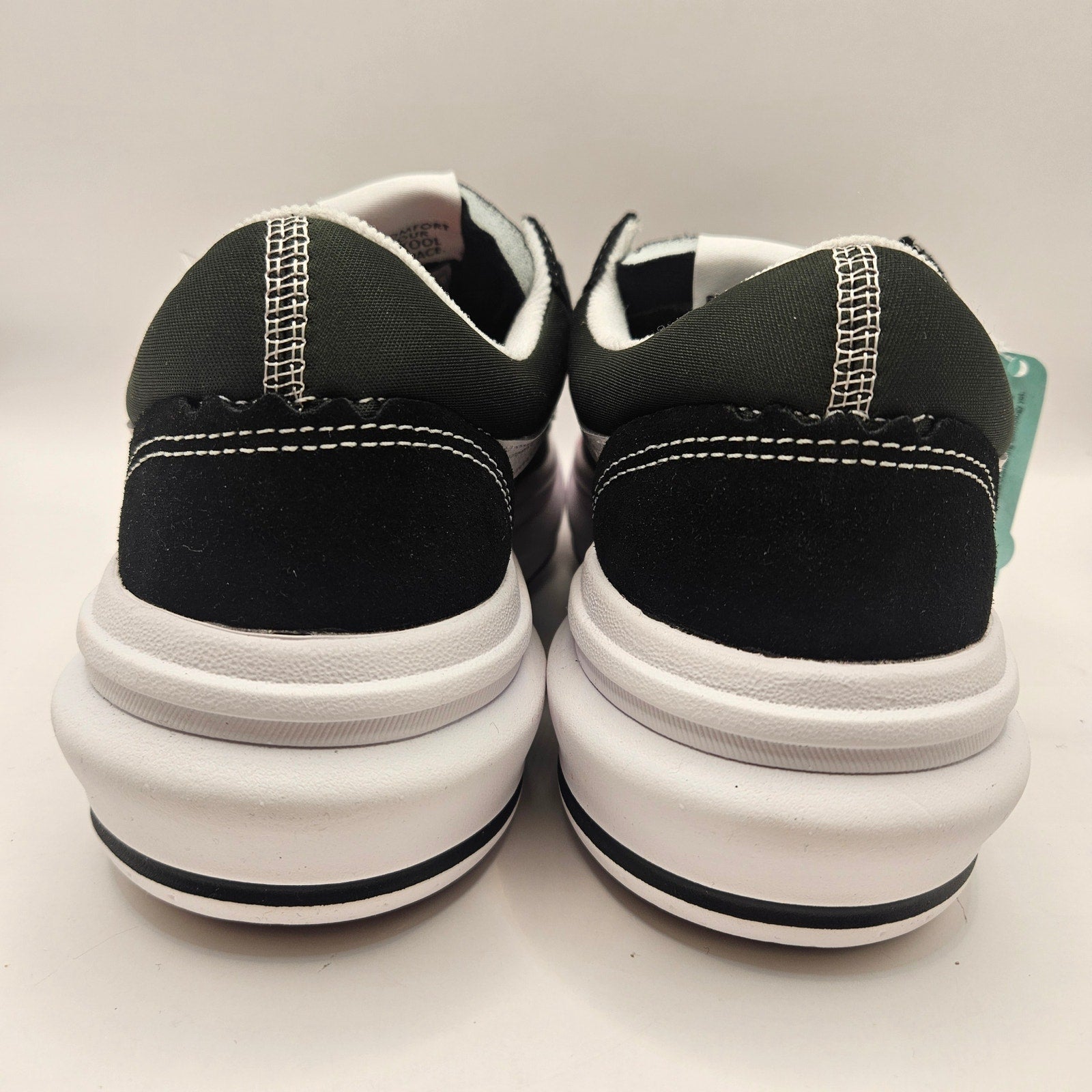 VANS WOMEN'S 8 BLACK WHITE OLD SKOOL OVERT COMFYCUSH NWOB PUFFY