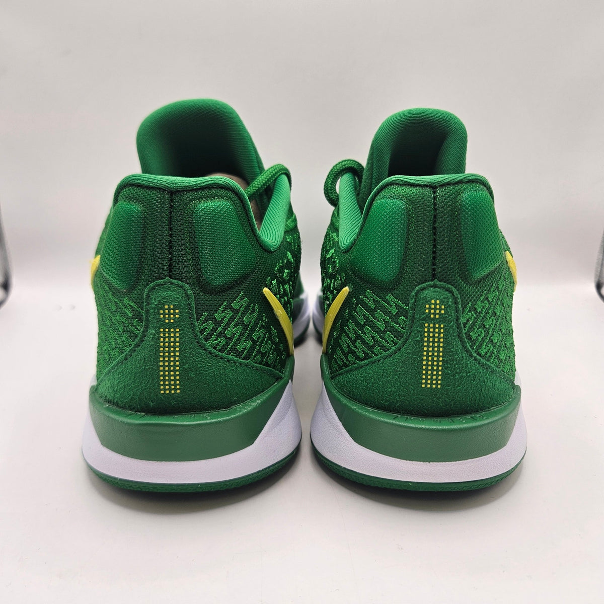 NIKE WOMEN'S 10 SABRINA 2 OREGON LOW TOP MESH BASKETBALL SHOES APPLE GREEN NWOB