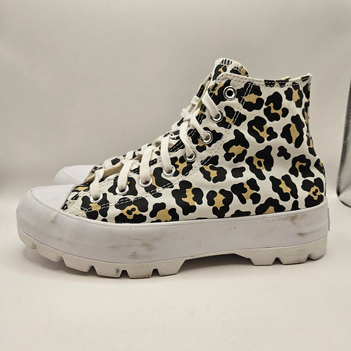 CONVERSE WOMEN'S 10 CHUCK TAYLOR ALL STAR LUGGED HIGH LEOPARD SNEAKER 571250C
