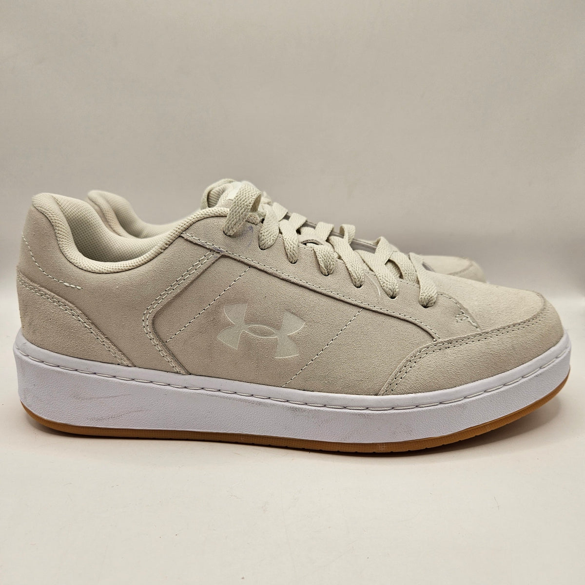 UNDER ARMOUR WOMEN'S 9 OFFICAL SUEDE IVORY TOP LACE LOW SNEAKER 3028636-100