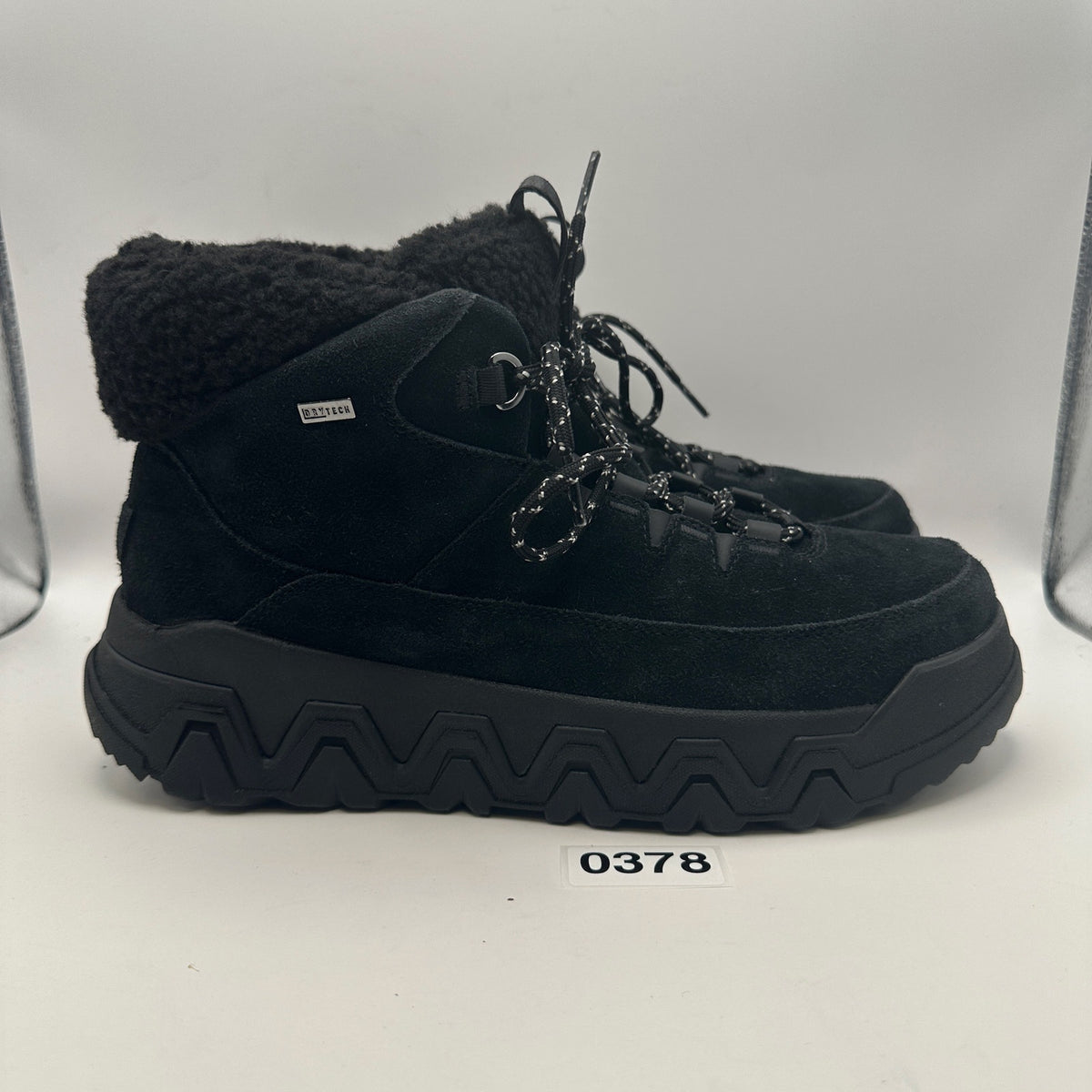 UGG Women's 9.5 TERRETRAIL Cozy Laced up Black SUEDE Sheepskin