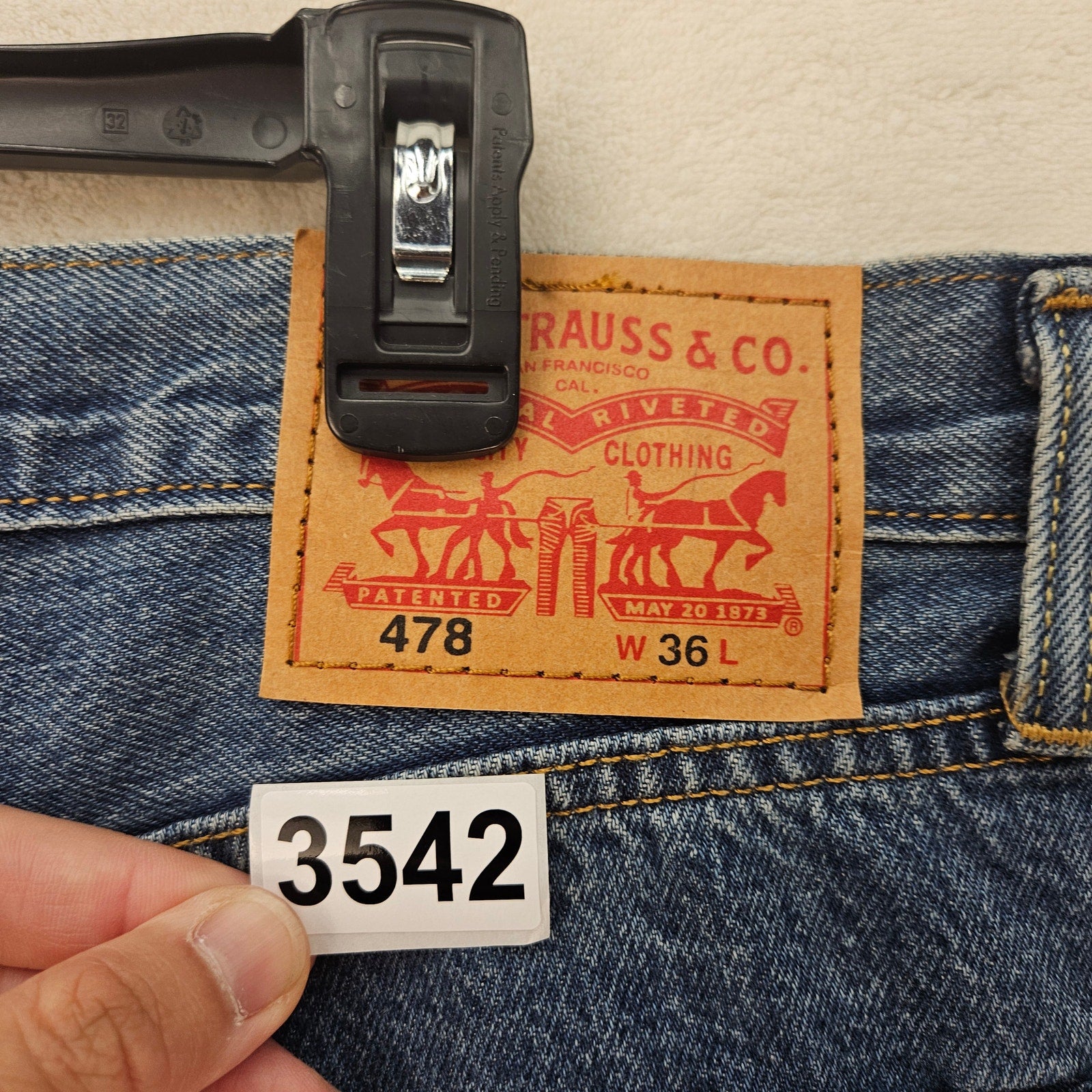 LEVI'S 478 DENIM MEN'S 36 BLUE SHORTS RELAXED FIT CUT OFF JEAN JORTS NWOT