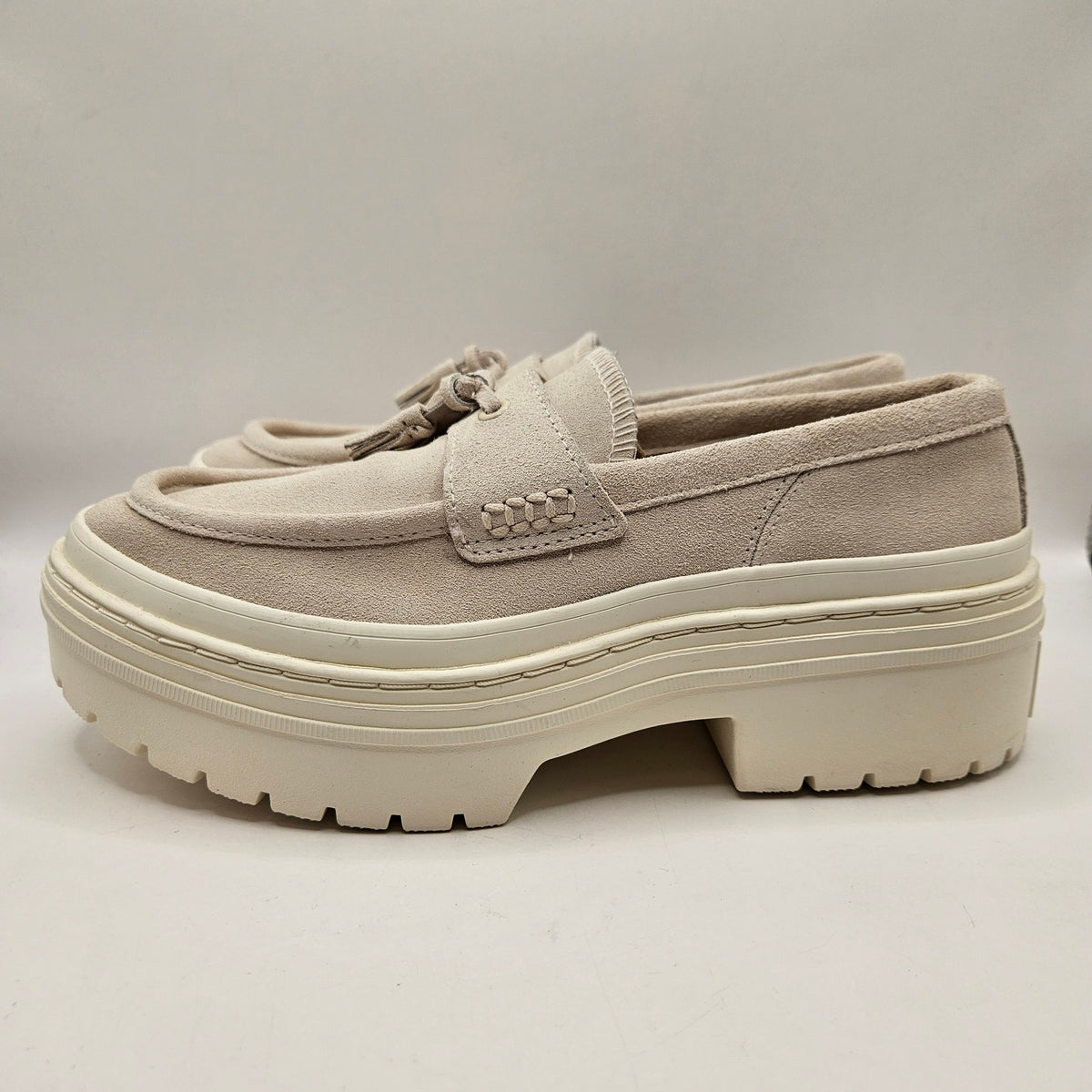 CONVERSE WOMEN'S 8 ALL STAR LUGGED HEEL LOAFER PLATFORM SUEDE TASSEL A15553C