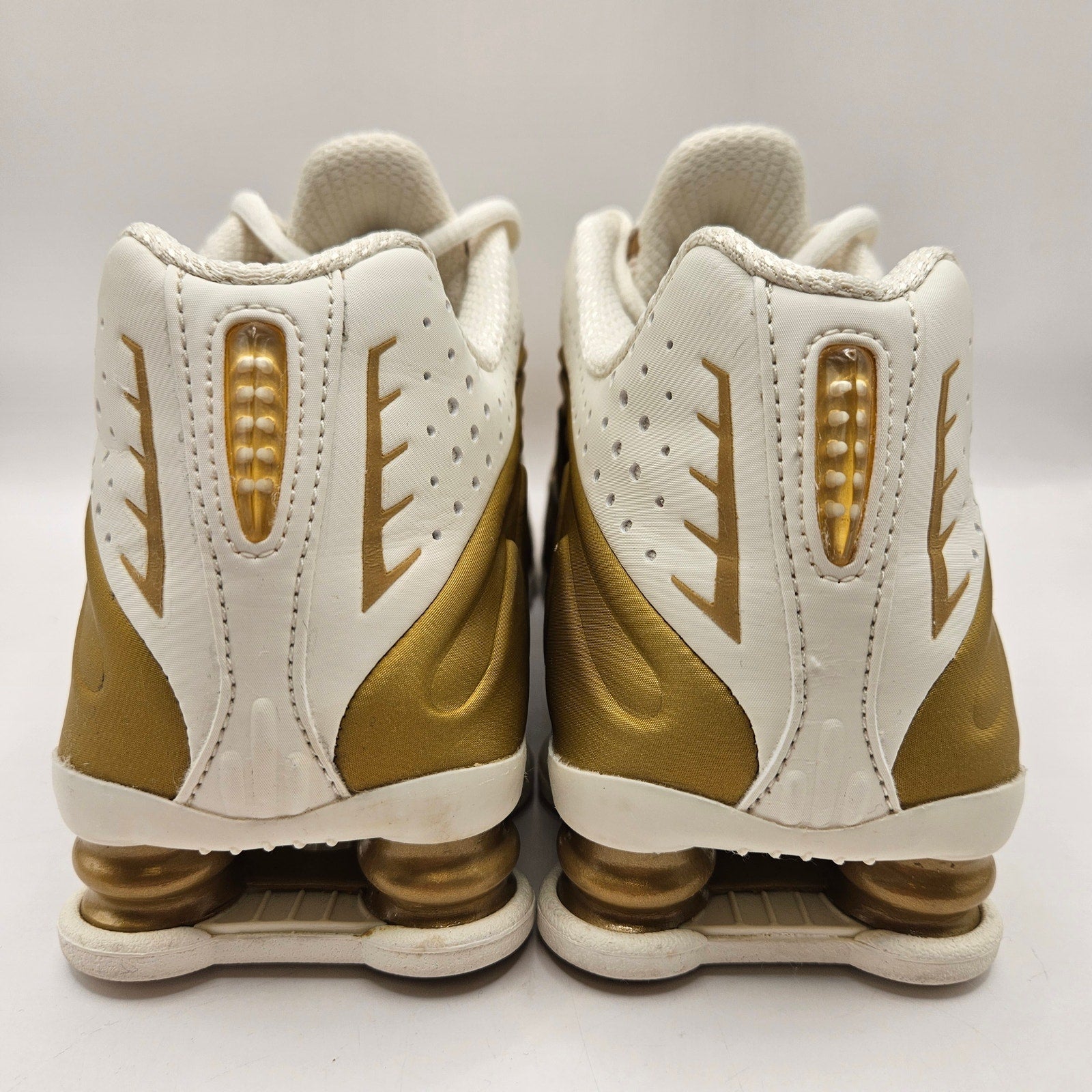 NIKE WOMEN'S 7 SHOX METALLIC GOLD SOFT PEARL WHITE NWOB AR3565-010