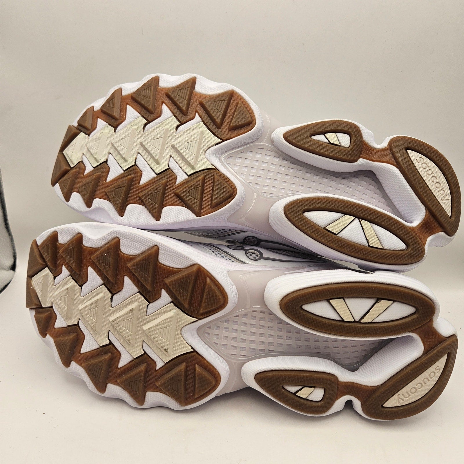 SAUCONY MEN'S 10.5 GRID NXT WHITE RUNNING SNKR S70797-4 NWOB