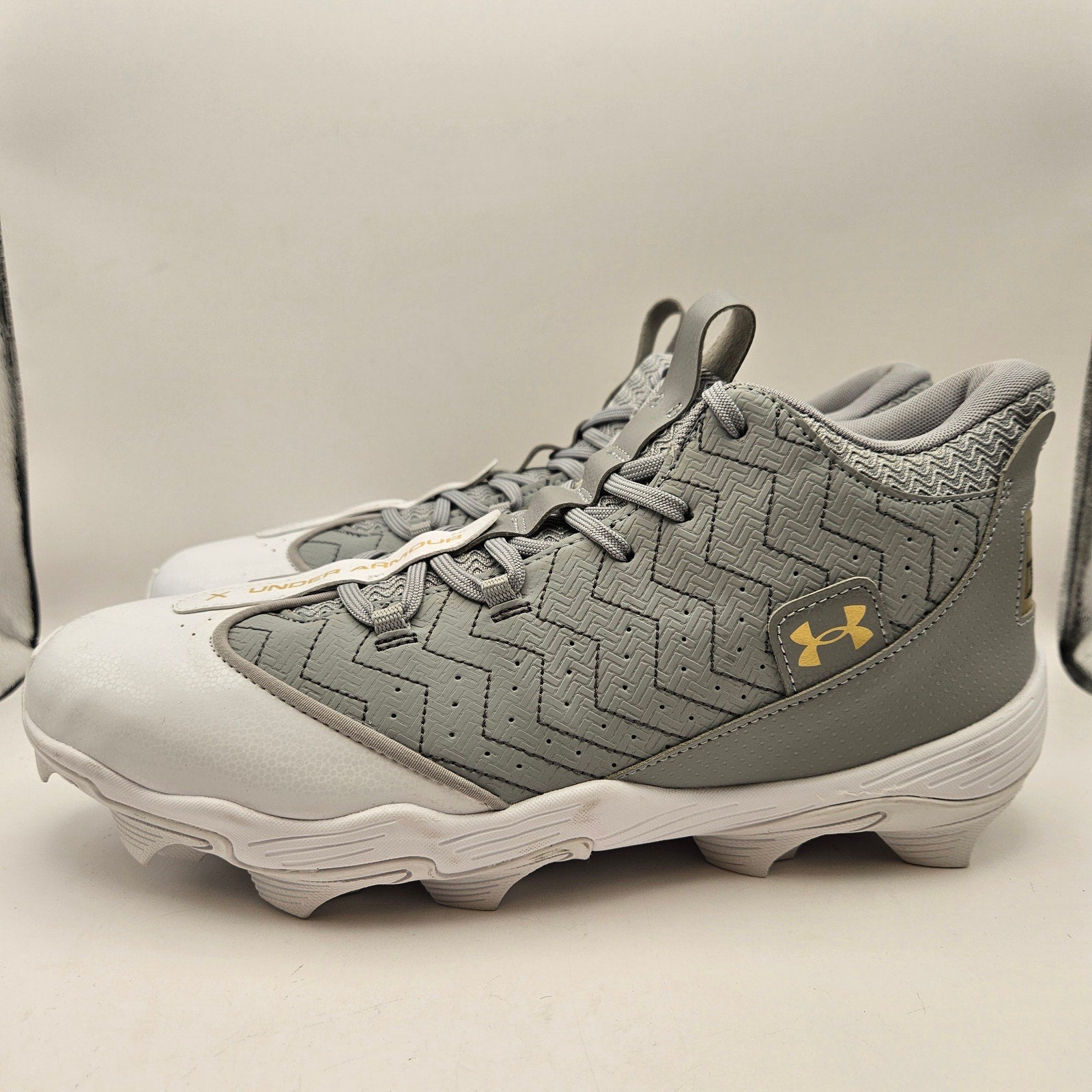 UNDER ARMOUR MEN'S 11.5 BASEBALL CLEATS WHITE GRAY GOLD METALL FREE MOLDED NWOB