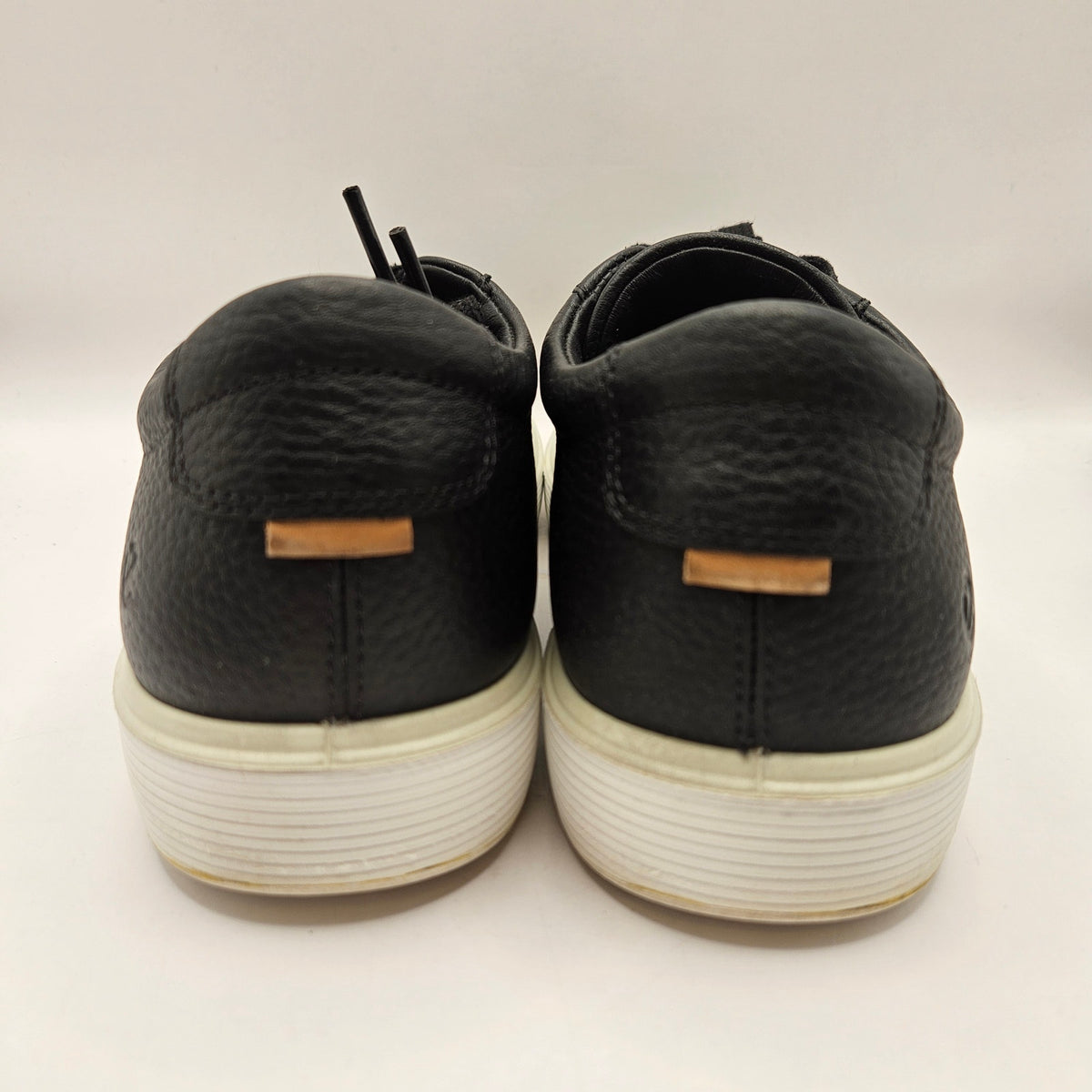 ECCO WOMEN'S 8.5 SOFT 60 LEATHER SNEAKER LOW TOP BLACK WHITE 58240401001