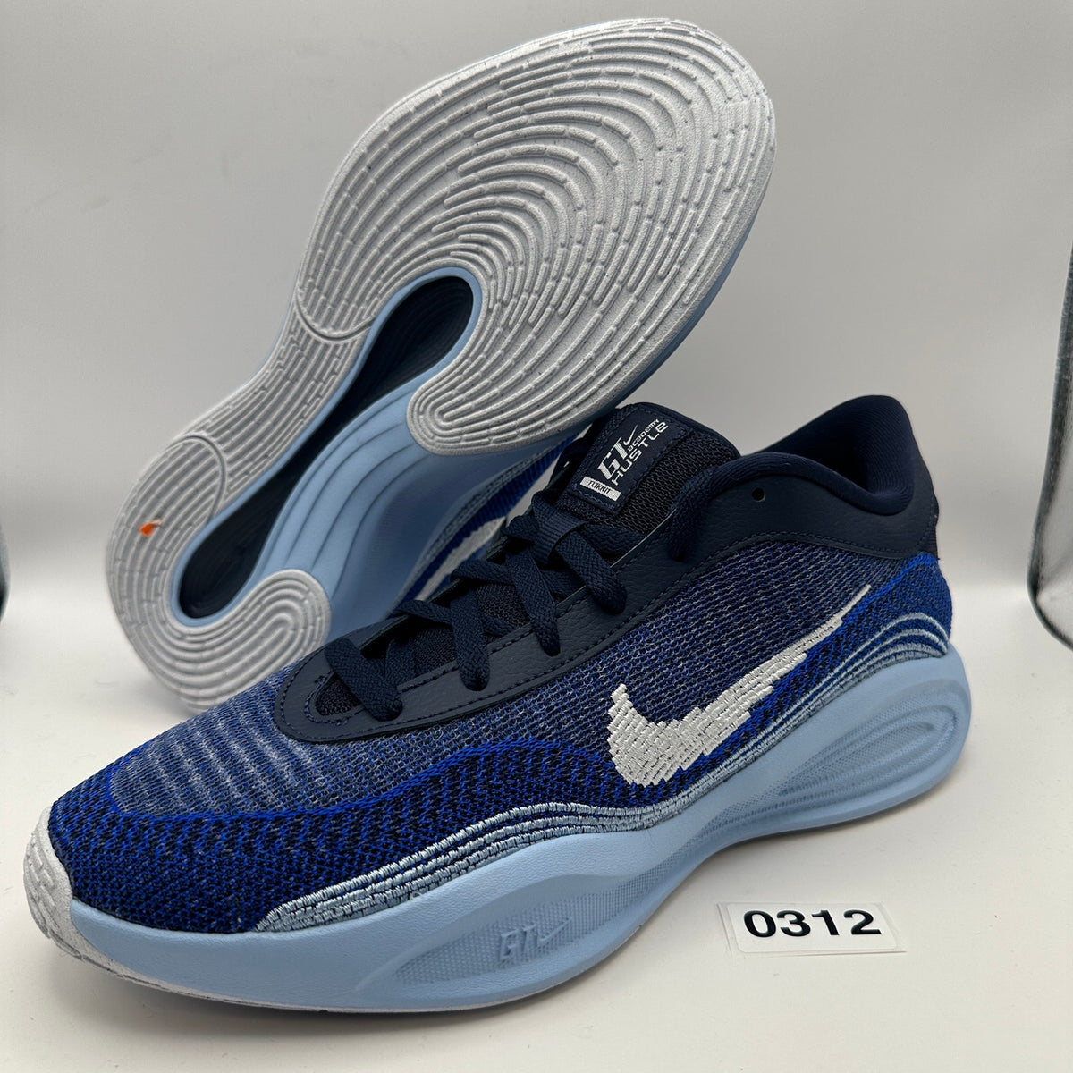 NIKE Men's 10.5 G.T. Hustle Academy Basketball Shoes FJ7791-401
