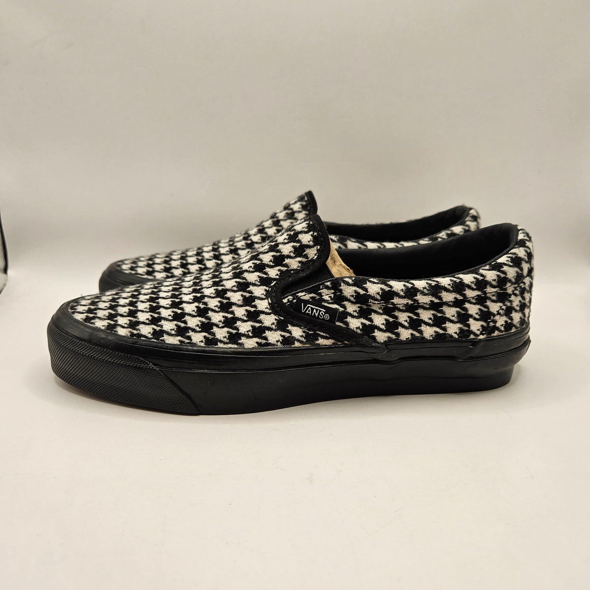 VANS WOMEN'S 7.5 HOUNDSTOOTH BLACK WHITE SLIP ON BLACK OUTSOLE NWOB