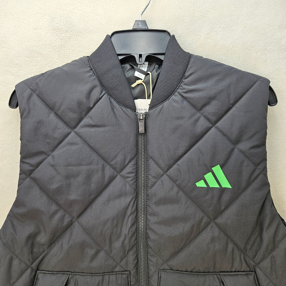 ADIDAS MEN'S MEDIUM MERCEDES AMG PETRONAS FORMULA 1 DOWN VEST BLACK JX8773
