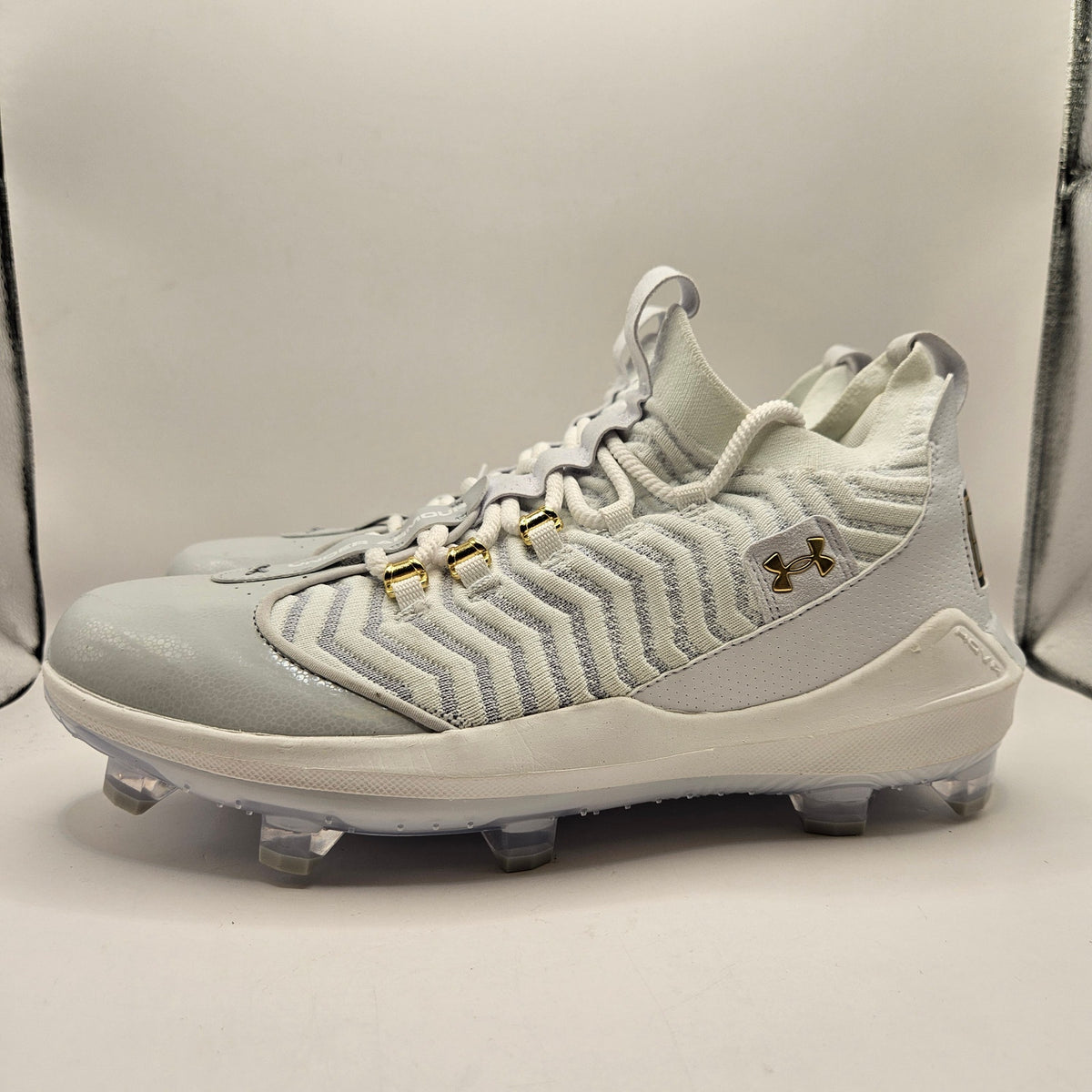 UNDER ARMOUR MEN'S 11.5 HARPER 9 PRO TPU CLEATS WHITE GRAY GOLD 3027444-100 NWOB