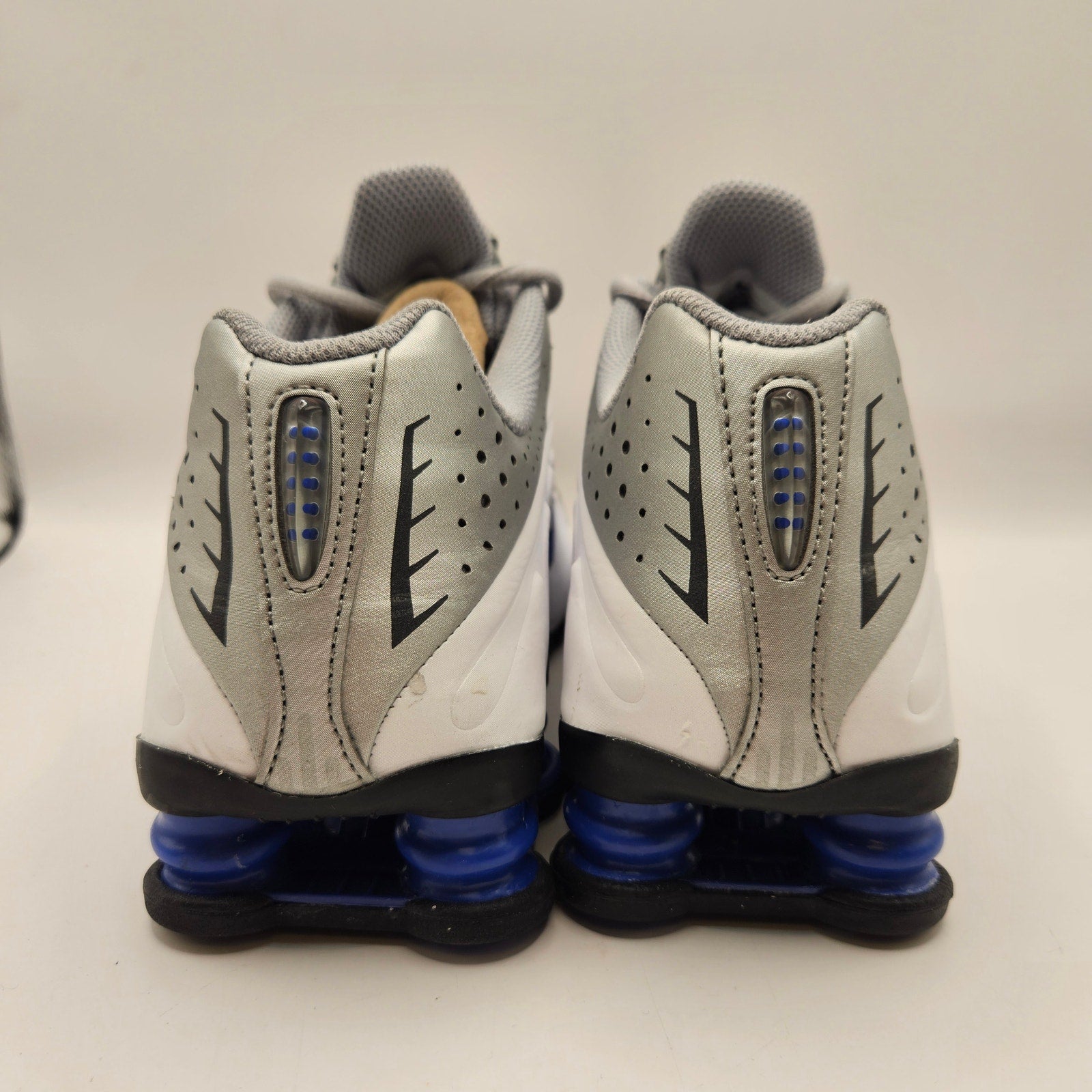 NIKE SHOX R4 5.5Y WOMEN'S 6 WHITE BLUE METALLIC SHOES CW2626-100 NWOB