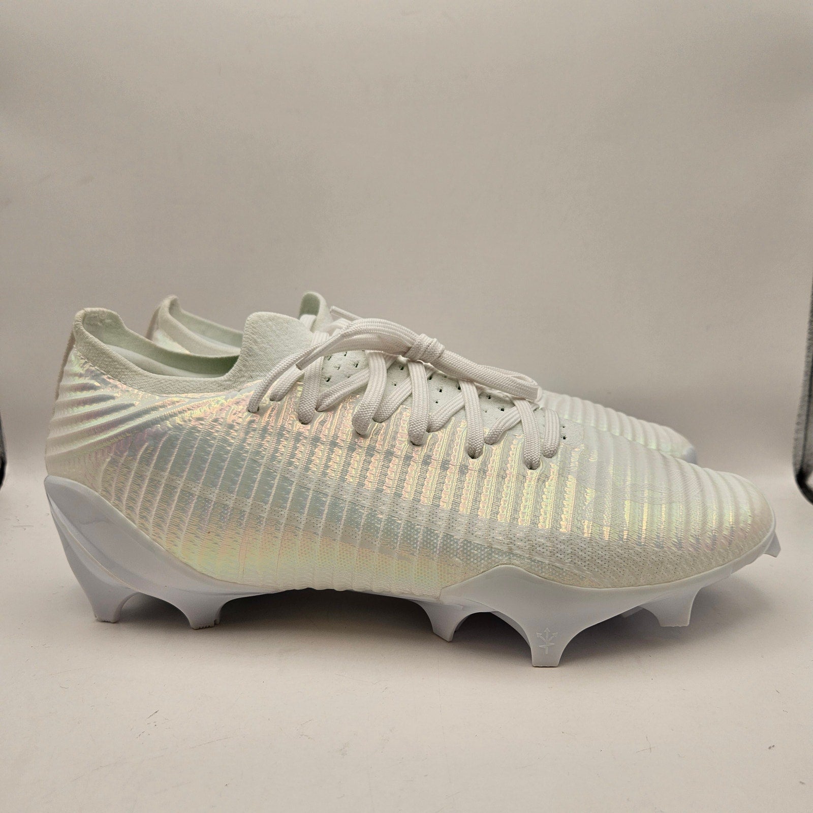 UNDER ARMOUR MEN'S 9 BLUR LUX MC WHT IRIDESCENT FOOTBALL CLEATS NWOB 3028220-100