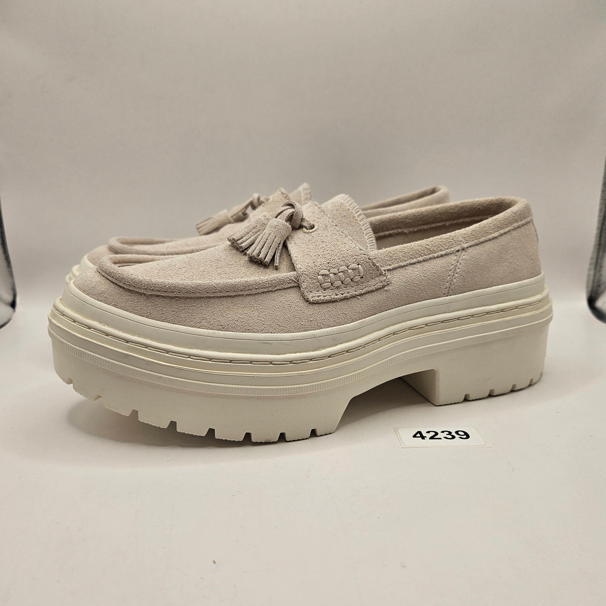 CONVERSE WOMEN'S 9 ALL STAR LUGGED HEEL LOAFER PLATFORM SUEDE TASSEL A15553C