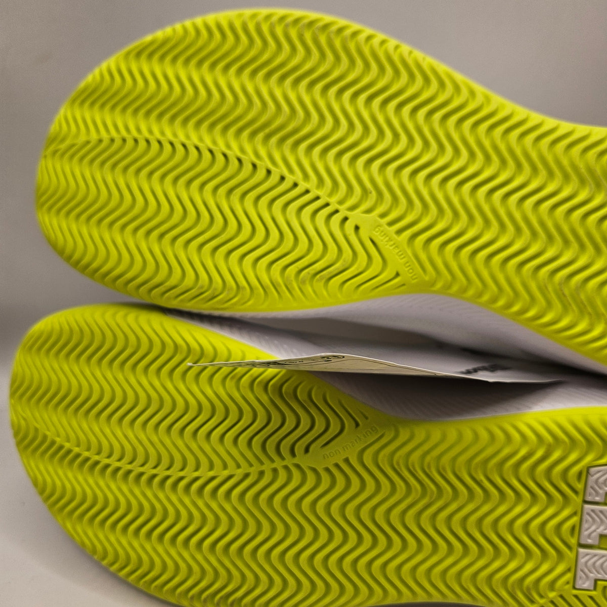 WILSON WOMEN'S 9.5 INTRIGUE LITE OZ TENNIS SHOES WHITE YELLOW NWOB WRS335830