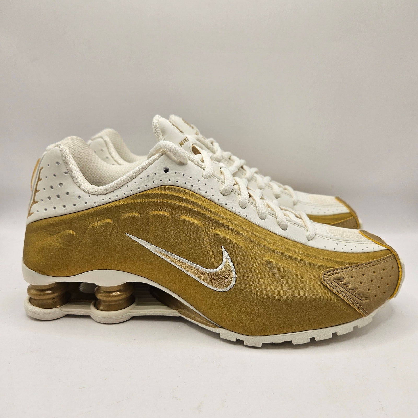 NIKE WOMEN'S 7 SHOX METALLIC GOLD SOFT PEARL WHITE NWOB AR3565-010