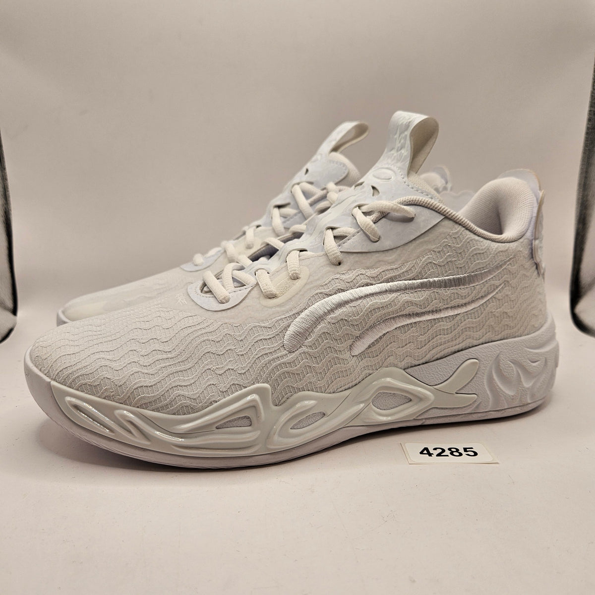PUMA MEN'S 9.5 LAMELO BALL MB.04 LO ICE WHITE BASKETBALL SHOES 311319-01