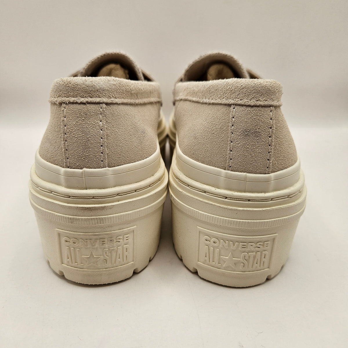 CONVERSE WOMEN'S 8 ALL STAR LUGGED HEEL LOAFER PLATFORM SUEDE TASSEL A15553C