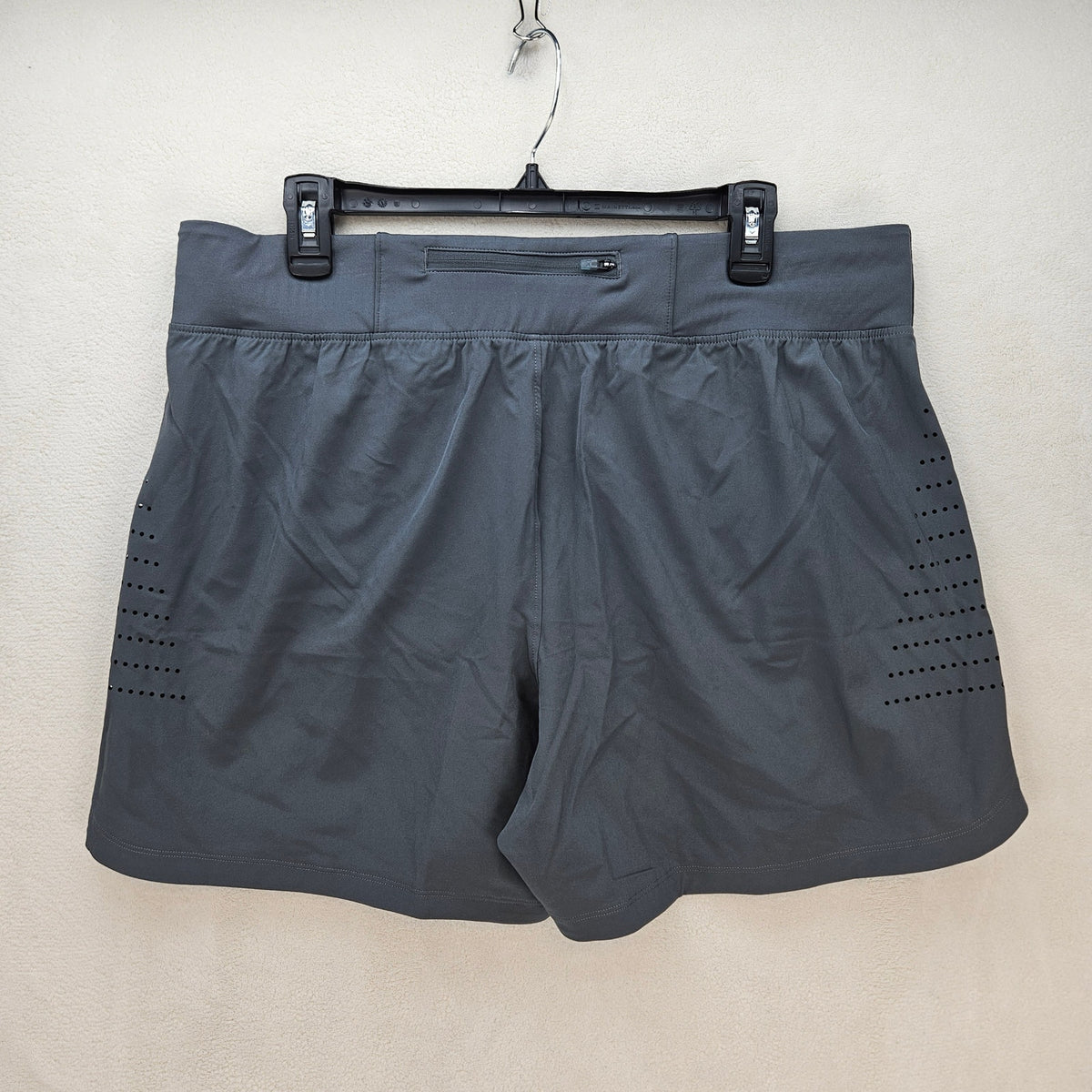 UNDER ARMOUR MEN'S XL SPEEDPOCKET 5" INSEAM LINED BLACK RUNNING SHORTS NWT