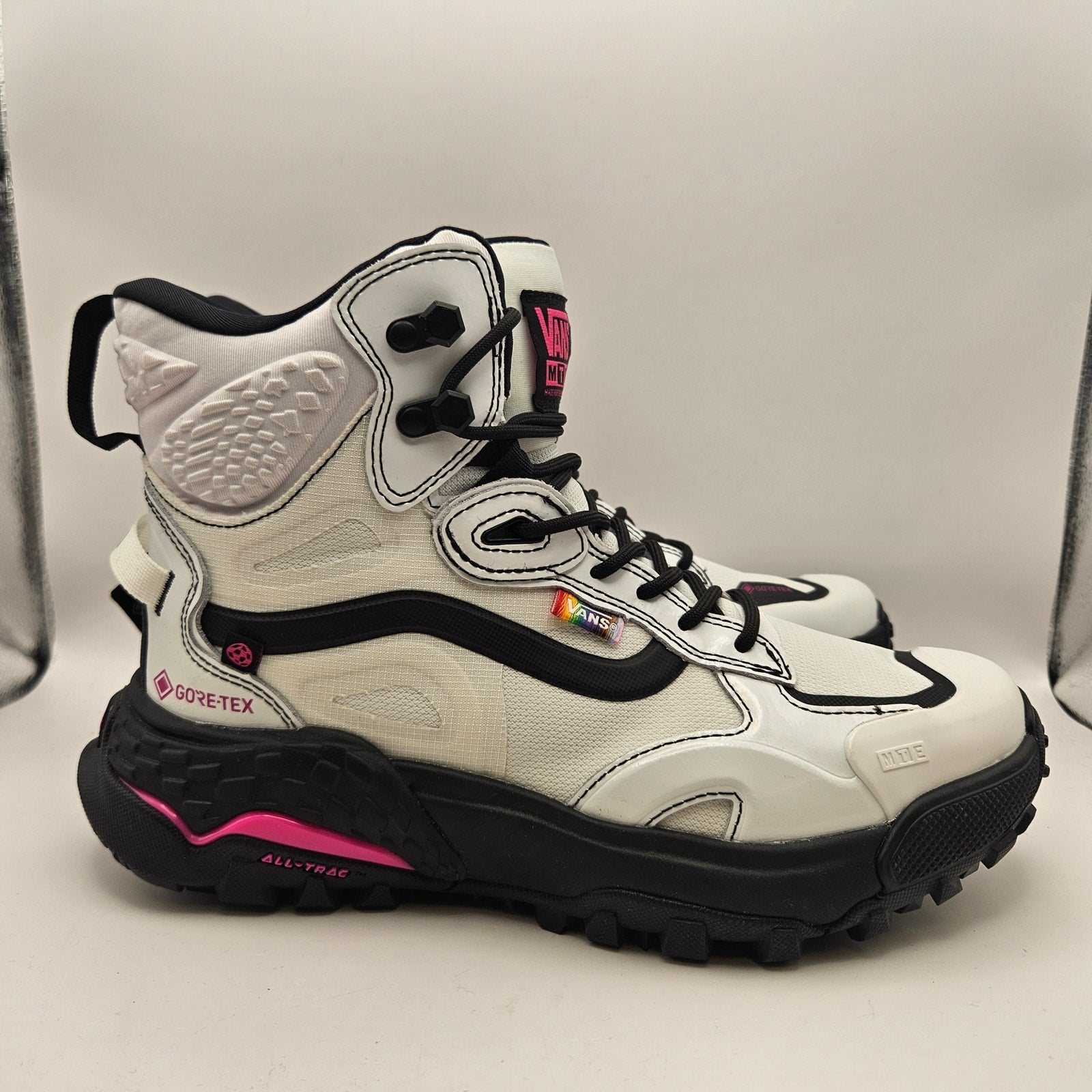 VANS WOMEN'S 8.5 CRESTLINE GORE-TEX MTE BOOTS TOGETHER AS OURSELVES WHITE PINK