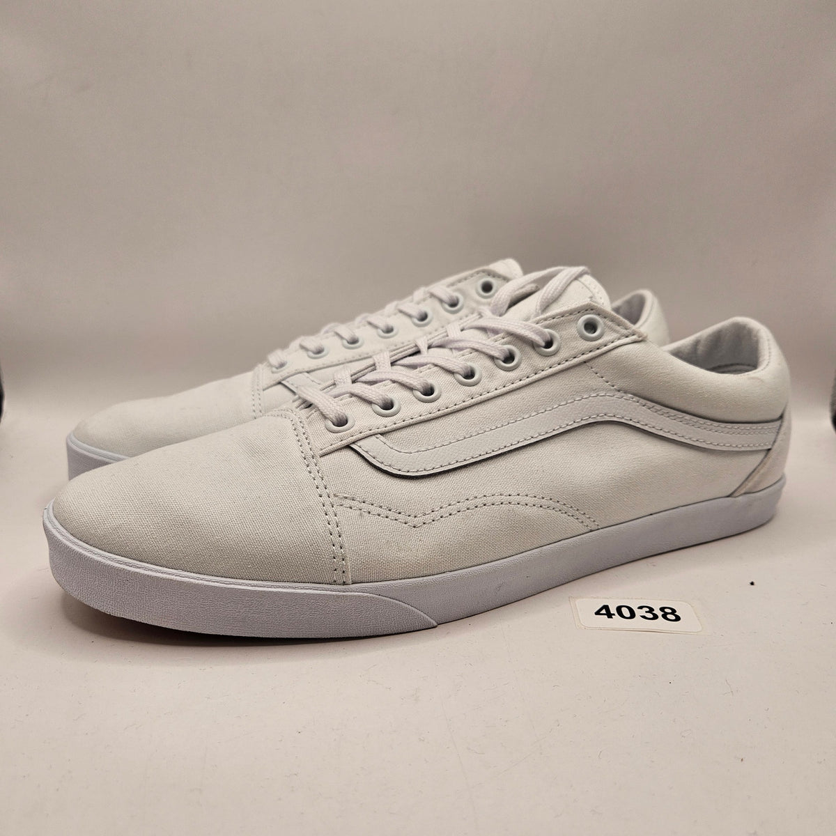 VANS MEN'S 10.5 OLD SKOOL TRUE WHITE LOW TOP SNEAKER NWOB