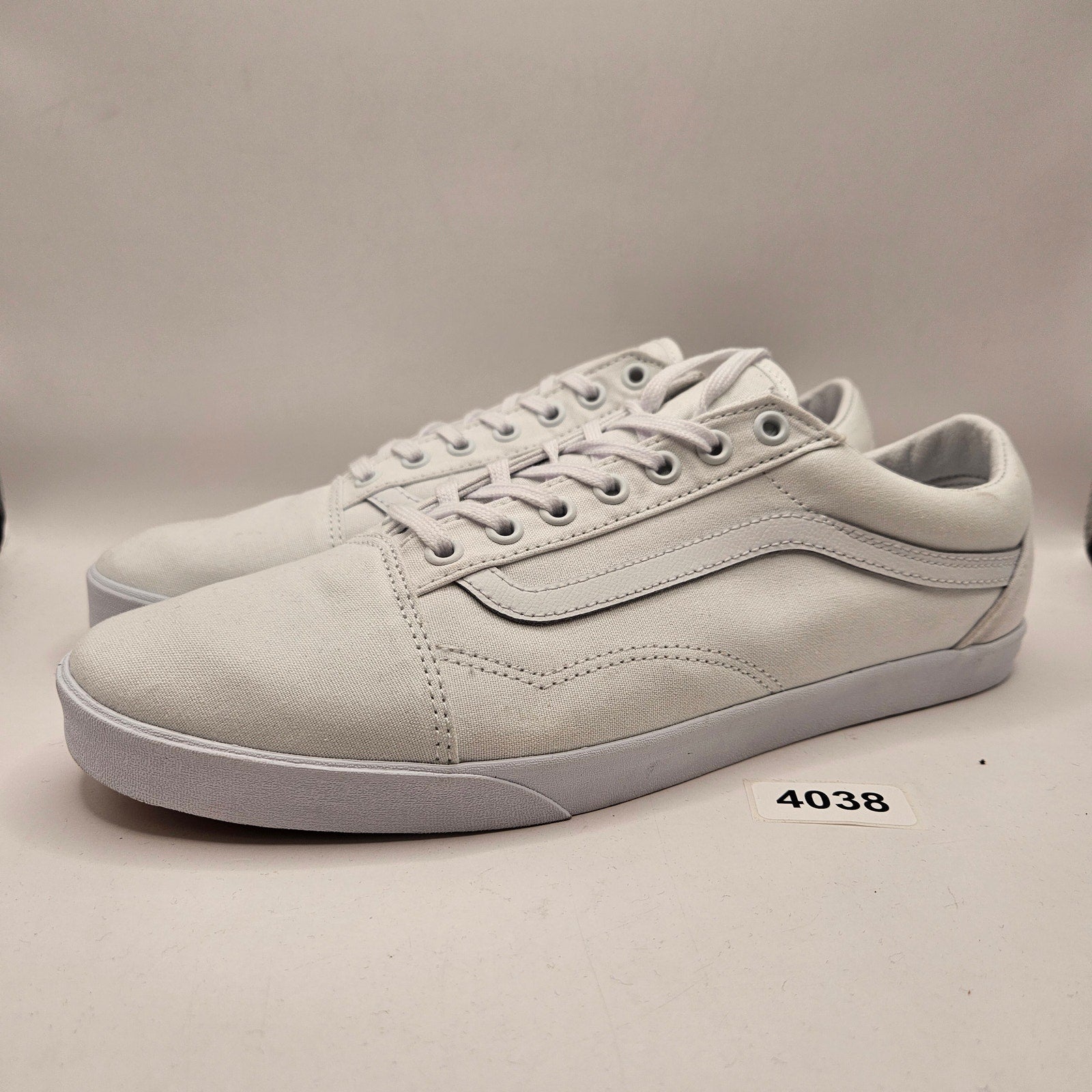 VANS MEN'S 10.5 OLD SKOOL TRUE WHITE LOW TOP SNEAKER NWOB