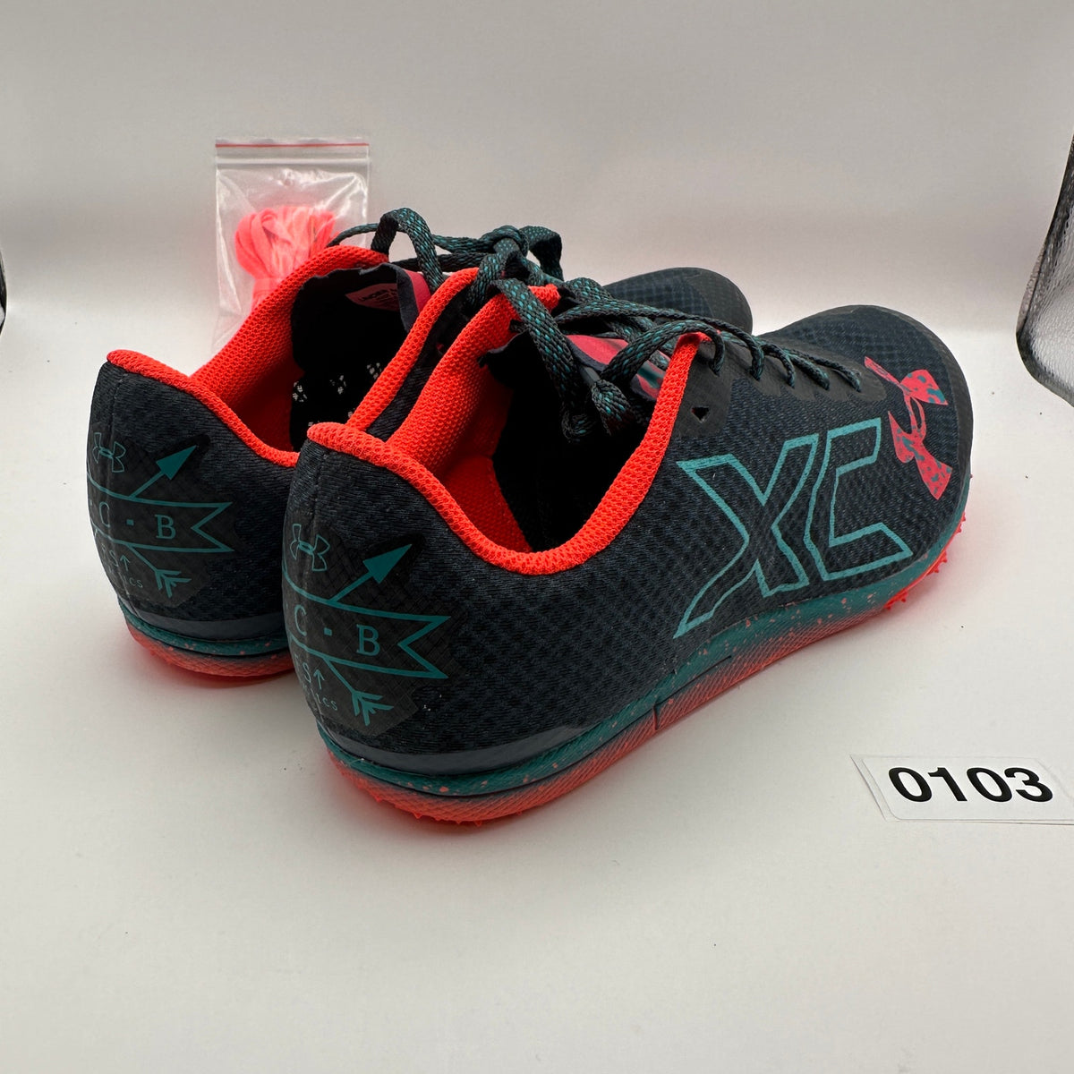 UNDER ARMOUR Brigade XC Low Spiked Track Shoes Sz 9 3022001-401