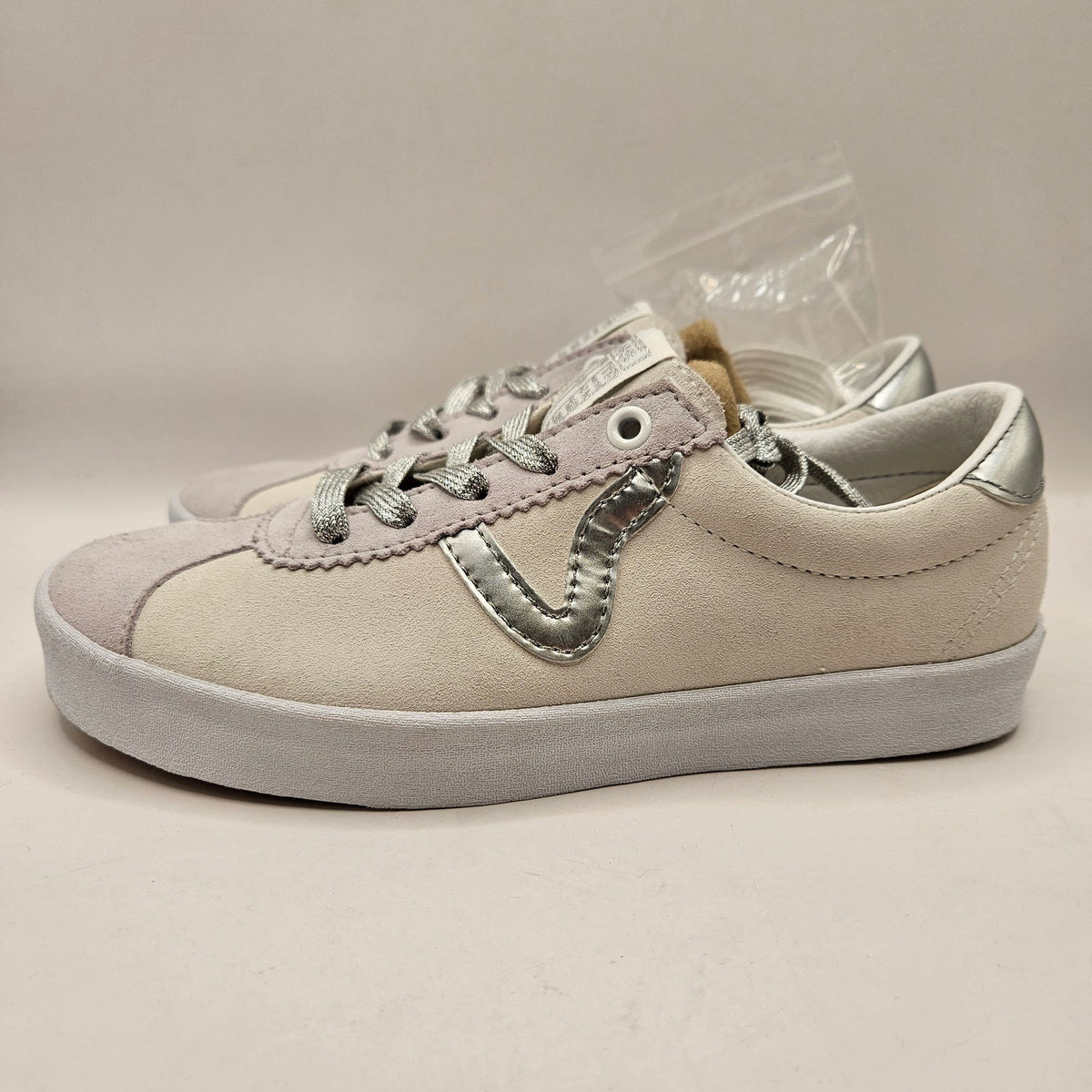 VANS WOMEN'S 6.5 SPORT LOW SUEDE HIGH SHINE WHITE GRAY LOW TOP SNEAKER