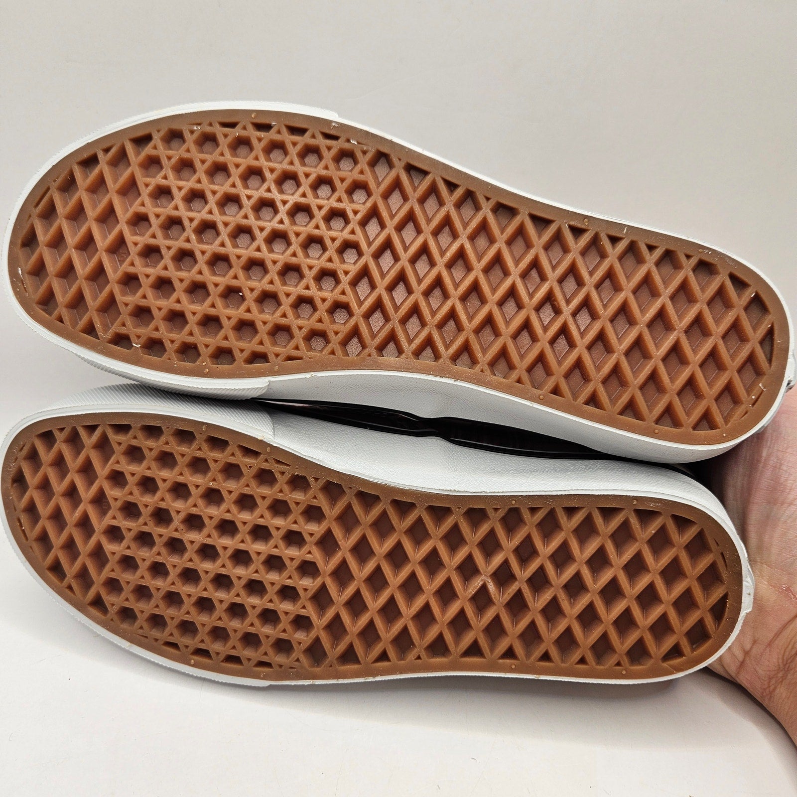 VANS WOMEN'S 6 AUTHENTIC TAN PLAID LOW TOP CANVAS SNEAKER NWOB