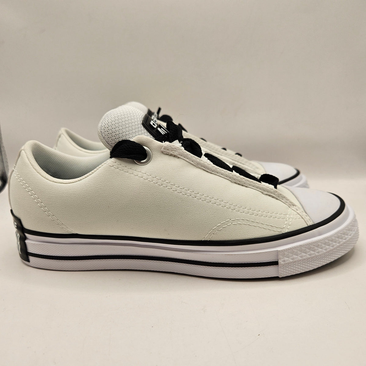 CONVERSE WOMEN'S 7.5 CHUCK TAYLOR ALLSTAR PUFF FAT TOUGUE LO WHITE A14722C