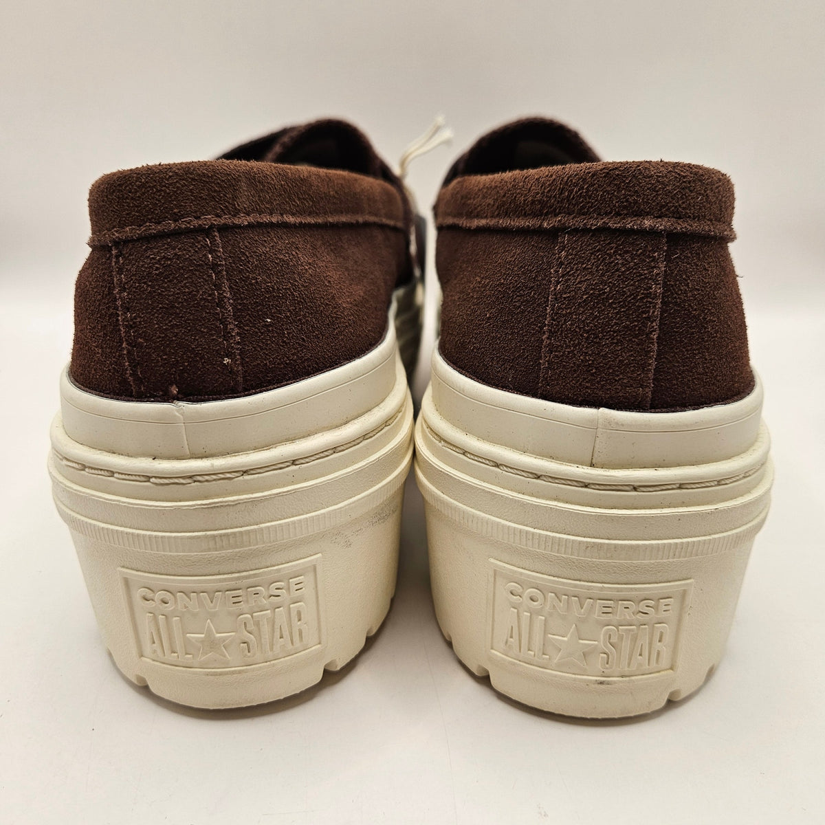CONVERSE WOMEN'S 10 LUGGED HEEL PLATFORM LOAFER SUEDE BROWN TASSEL A15552C