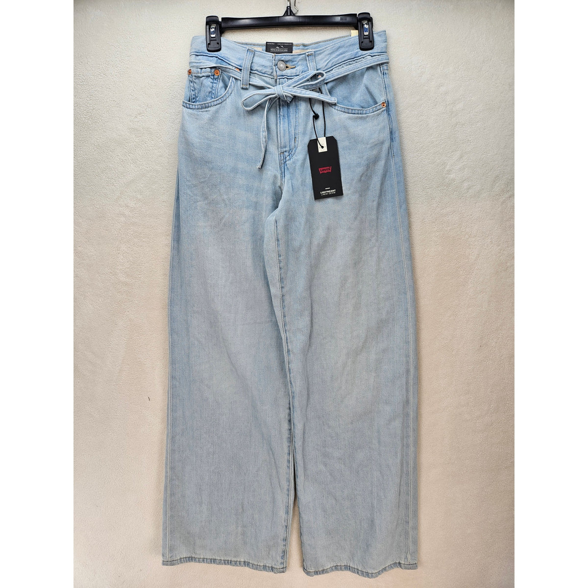 LEVI'S WOMEN'S 24X31 PREMIUM LINEN XL STRAIGHT LIGHT WASH JEANS A87010008